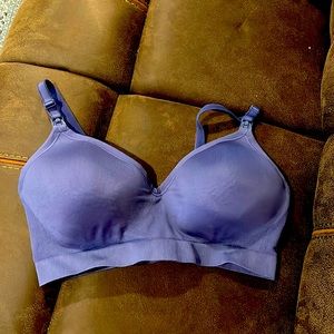 BRAVADO! DESIGNS Plunge Wireless Maternity & Nursing Bra with Low-Cut V-Neckline